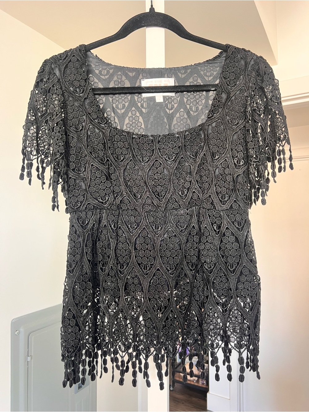 Stone Cold Fox Embroidered Short Sleeve Blouse Top Black Size Small/1